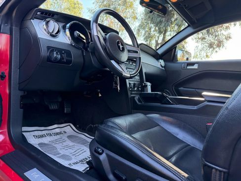 Used 2005 Ford Mustang Premium image 9
