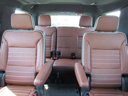 Used 2024 GMC Yukon Denali Ultimate AWD/4WD image 35