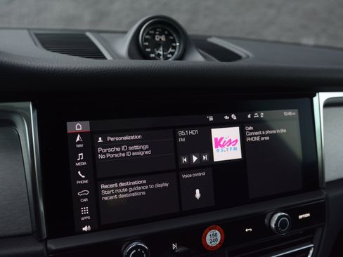 Certified 2026 Porsche Macan AWD/4WD image 21