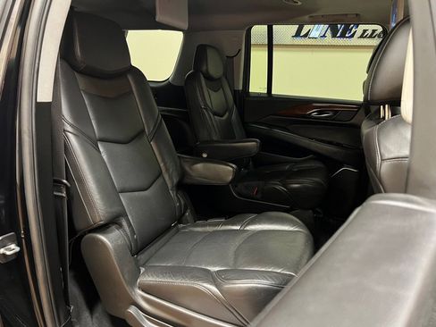 Used 2018 Cadillac Escalade ESV Luxury image 42
