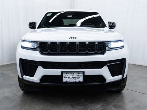 New 2026 Jeep Grand Cherokee 4WD image 2