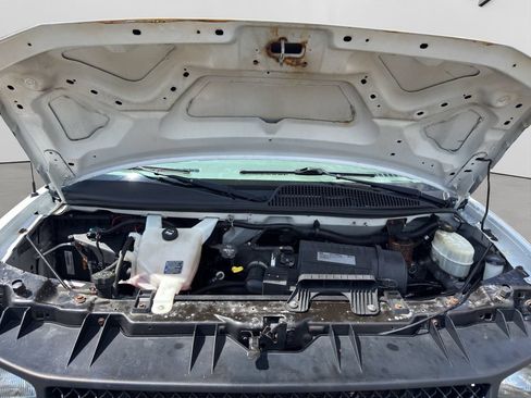 Used 2017 Chevrolet Express 2500 RWD image 18