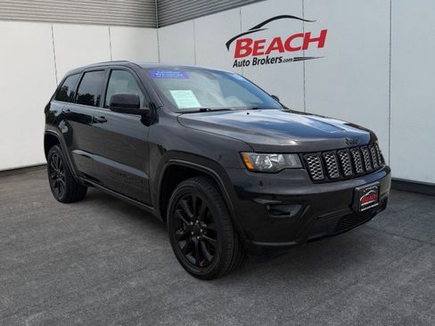 Used 2019 Jeep Grand Cherokee Altitude AWD/4WD image 3