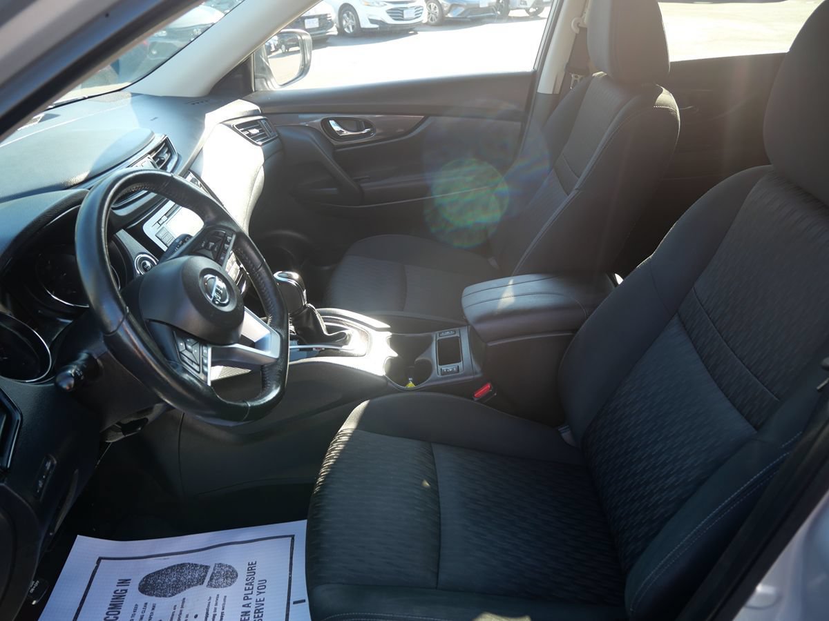 Used 2018 Nissan Rogue SV AWD/4WD image 10