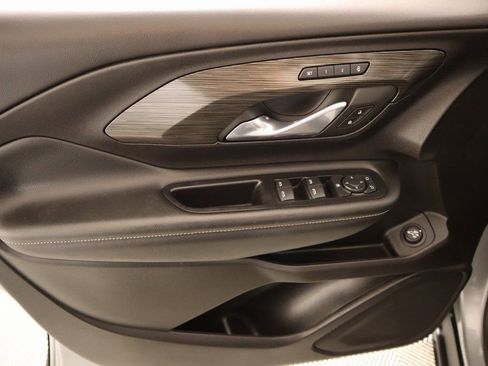 Used 2024 GMC Terrain SLT image 15