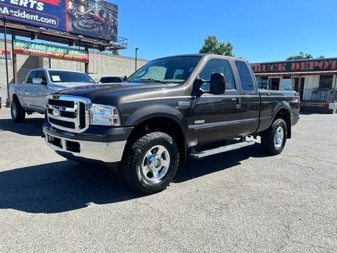 Used 2005 Ford F250 Lariat AWD/4WD image 2