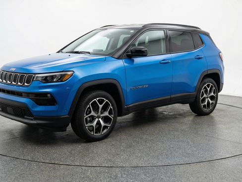 Used 2025 Jeep Compass Limited image 3