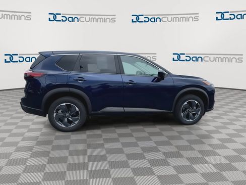 Used 2024 Nissan Rogue SV FWD image 9