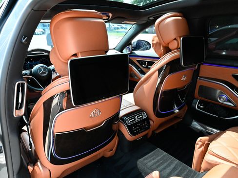 Used 2023 Mercedes-Benz Maybach S 680 4MATIC w/ Manufaktur Leather Package image 37