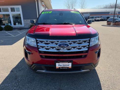 Used 2019 Ford Explorer XLT w/ Equipment Group 202A image 8