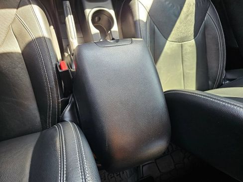 Used 2016 Jeep Wrangler Unlimited Sahara w/ Connectivity Group AWD/4WD image 23
