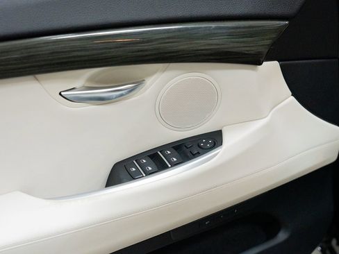 Used 2015 BMW 535i Gran Turismo xDrive image 12