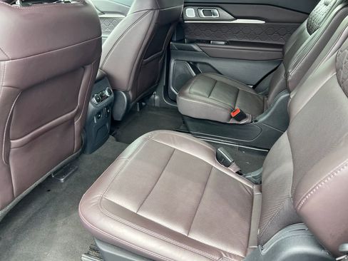 Used 2025 Ford Explorer Platinum w/ LUX Leather Package AWD/4WD image 13