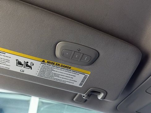 Used 2021 Chrysler Voyager Lxi FWD image 38