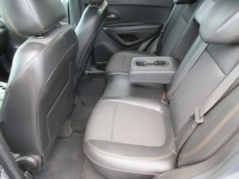 Used 2019 Chevrolet Trax LT w/ LT Convenience Package FWD image 14