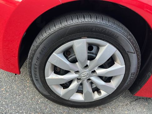 Used 2015 Toyota Corolla LE FWD image 28