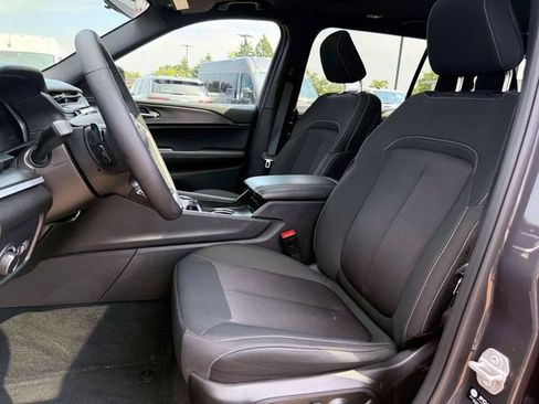 Certified 2025 Jeep Grand Cherokee L Laredo w/ Luxury Tech Group I AWD/4WD image 18