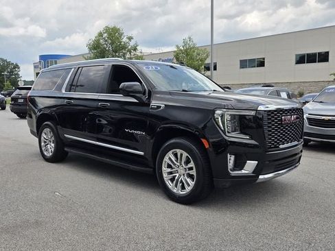 Used 2023 GMC Yukon XL SLT w/ Max Trailering Package AWD/4WD image 5