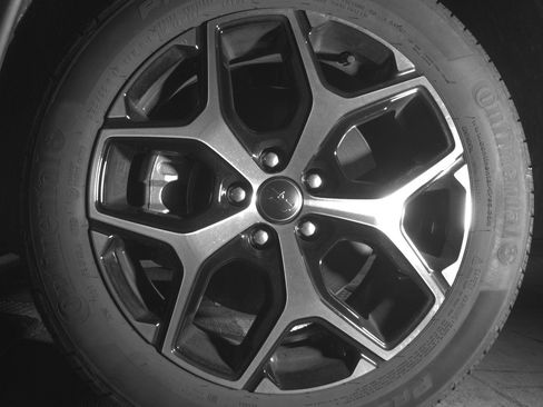 Used 2025 Jeep Compass Limited image 12