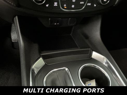 Used 2021 Chevrolet Traverse LT image 27