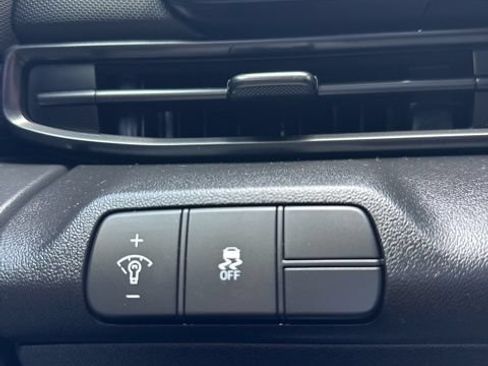 Certified 2025 Hyundai Elantra Sport FWD image 31