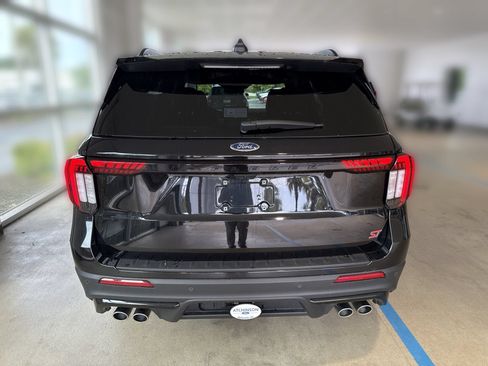 Used 2025 Ford Explorer ST AWD/4WD image 5