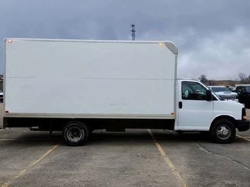Used 2011 Chevrolet Express 3500 Extended image 9