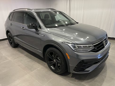 Used 2023 Volkswagen Tiguan SE R-Line AWD/4WD image 3