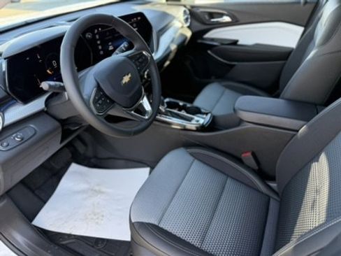 New 2026 Chevrolet Trax LT w/ Driver Confidence Package image 11