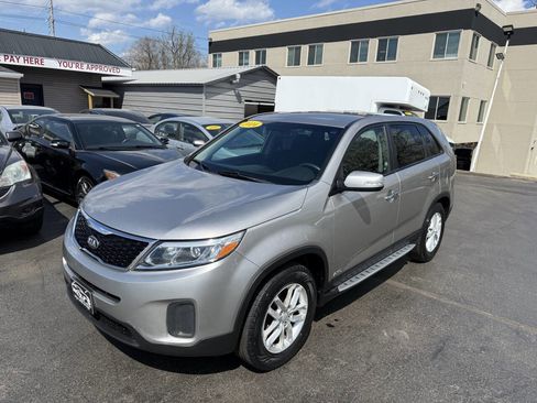 Used 2014 Kia Sorento LX AWD/4WD image 2