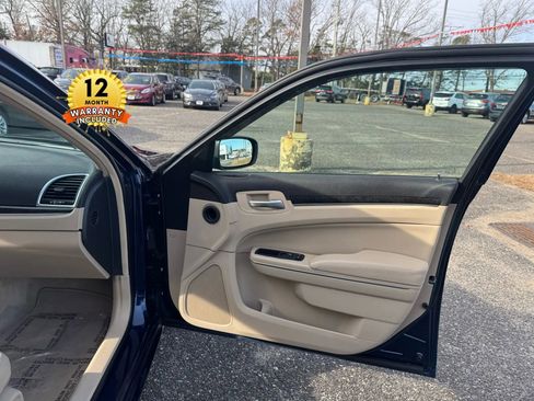 Used 2014 Chrysler 300 image 25