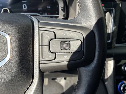 Used 2023 GMC Yukon XL Denali w/ Advanced Technology Package image 23