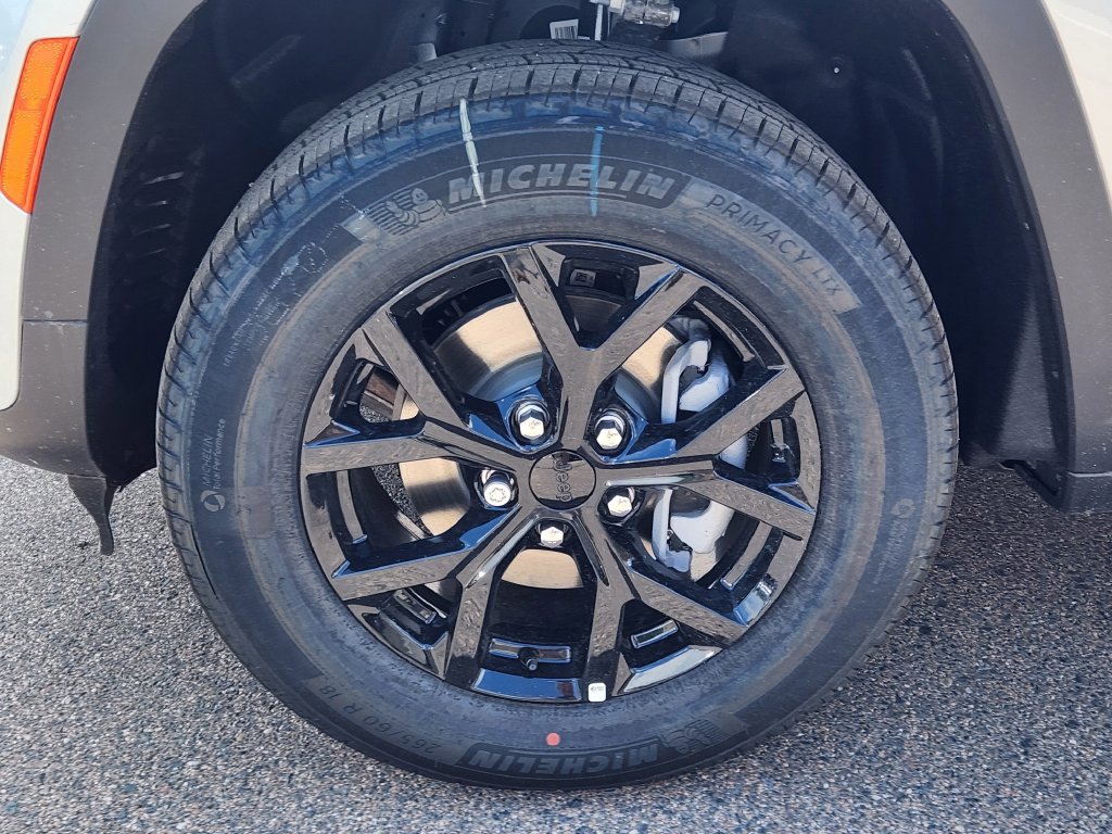 New 2026 Jeep Grand Cherokee Altitude AWD/4WD image 10