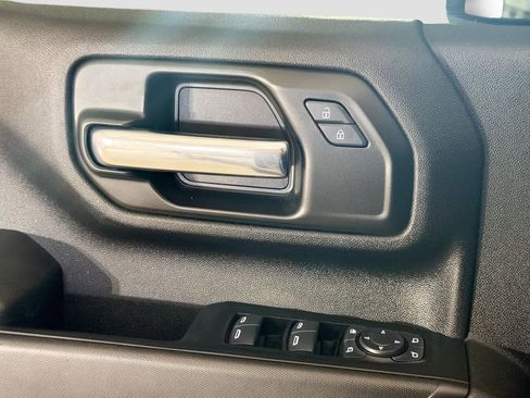 Used 2025 Chevrolet Silverado 2500 Custom w/ Custom Value Package image 15