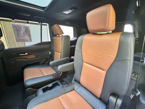 Used 2025 Lexus GX 550 w/ Accessory Package (2T) AWD/4WD image 36