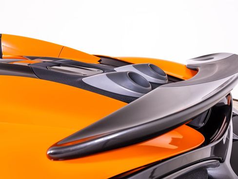 Used 2020 McLaren 600LT Spider RWD image 16
