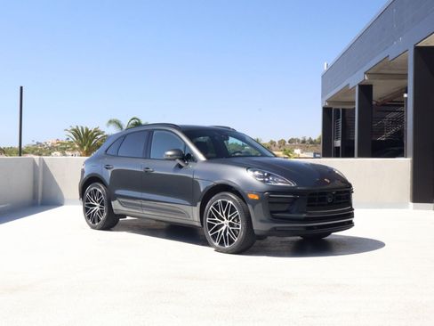 Certified 2024 Porsche Macan AWD/4WD image 7