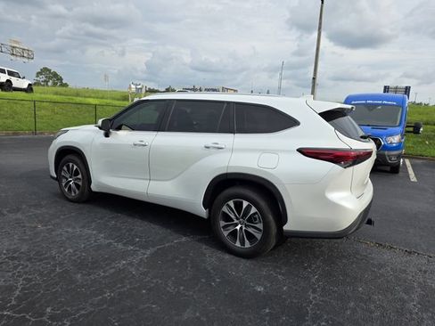Used 2023 Toyota Highlander XLE FWD image 7