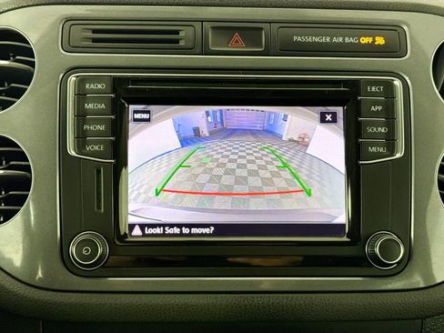 Used 2018 Volkswagen Tiguan Limited w/ Premium Package image 25