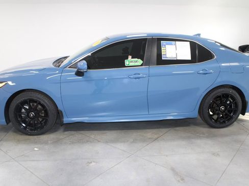 Used 2023 Toyota Camry SE image 6