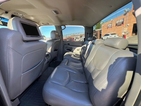 Used 2004 GMC Sierra 2500 SLT w/ Heavy-Duty Power Package image 17