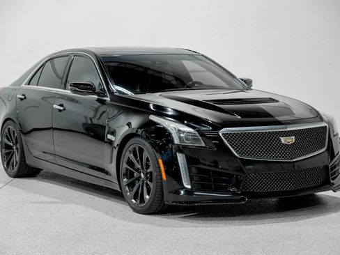 Used 2018 Cadillac CTS V w/ Luxury Package image 4