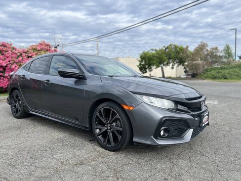 Used 2017 Honda Civic Sport image 3