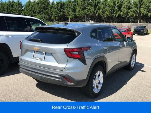 Used 2024 Chevrolet Trax LS w/ LS Convenience Package FWD image 10
