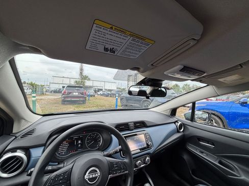 Used 2025 Nissan Versa SV image 33