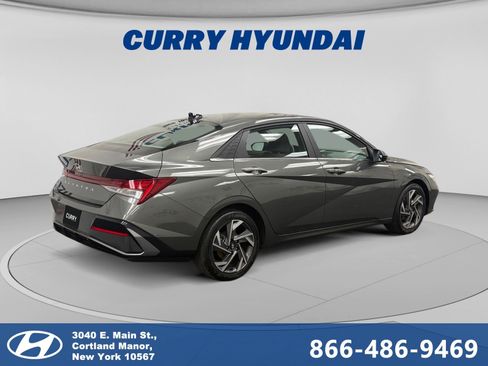 Used 2024 Hyundai Elantra SEL w/ Convenience Package FWD image 5