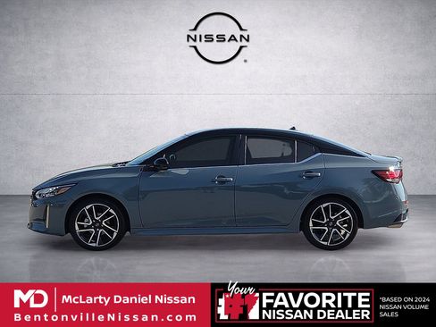 Used 2025 Nissan Sentra SR FWD image 3