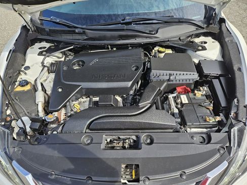 Used 2017 Nissan Altima 2.5 SR w/ Midnight Edition Package FWD image 45