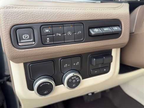 Used 2021 GMC Yukon Denali w/ Denali Ultimate Package image 15