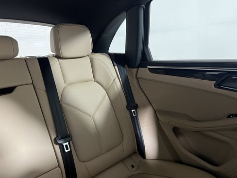 Certified 2026 Porsche Macan AWD/4WD image 17